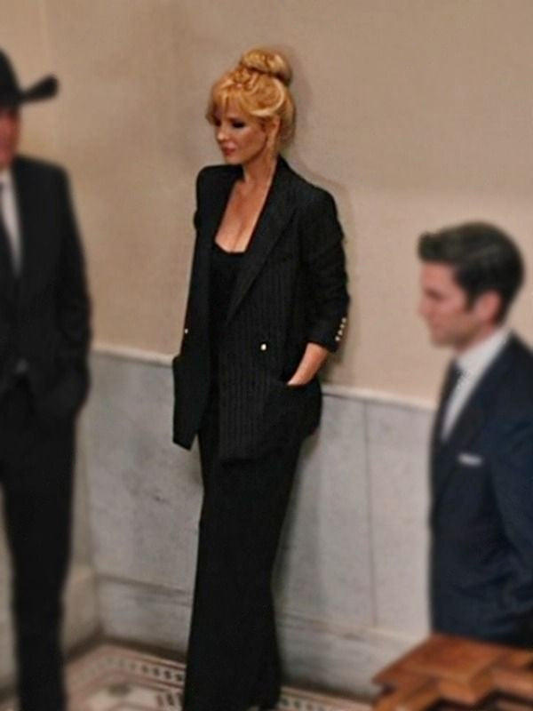 Yellowstone SO5 Beth Dutton Black Striped Blazer – Jacket Creator Yellowstone SO5 Beth Dutton Black Striped Blazer – Jacket Creator